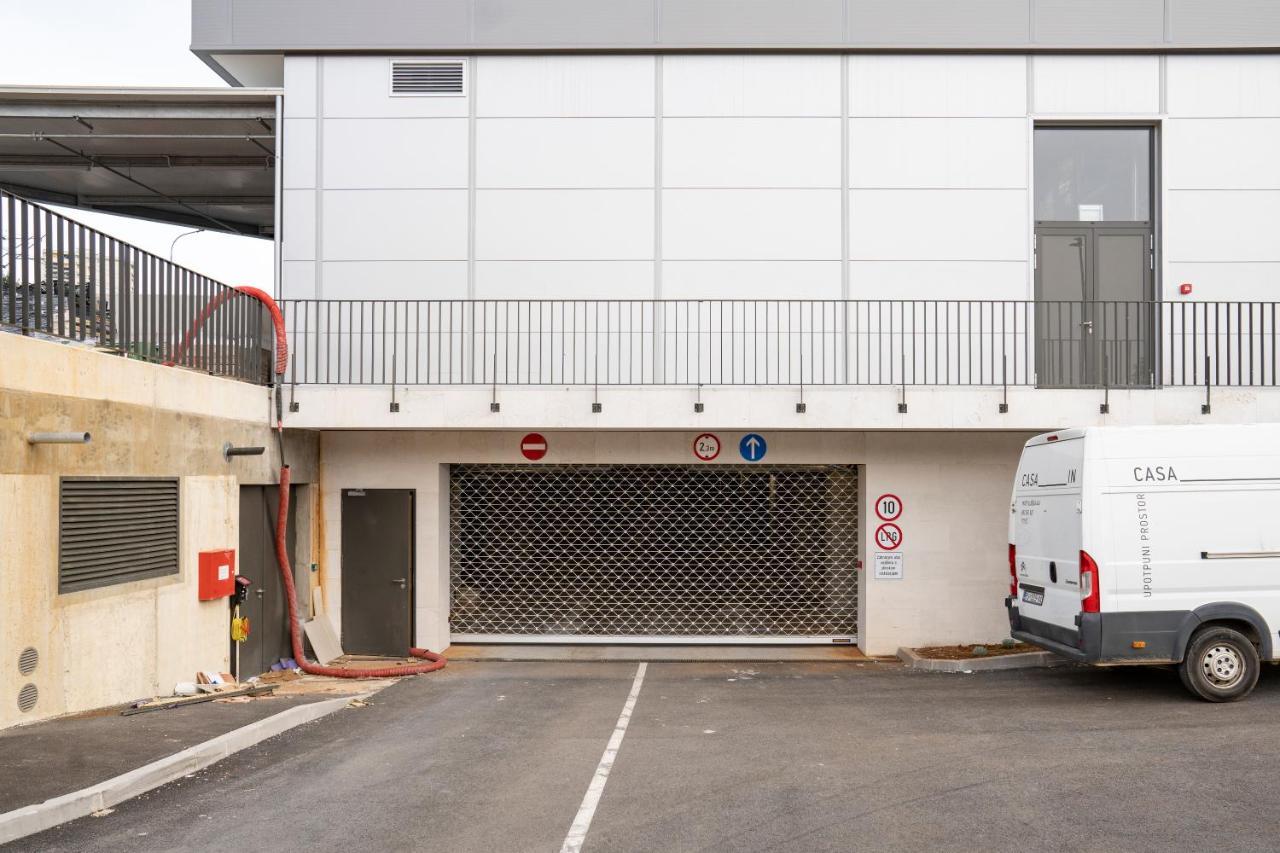 Апартаменты Mannequin: Sea View, Private Parking In The Garage Риека Экстерьер фото